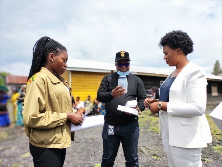 Goma : 1800 femmes entrepreneures de Goma bénéficient d’un don des smartphones par le PADMPME