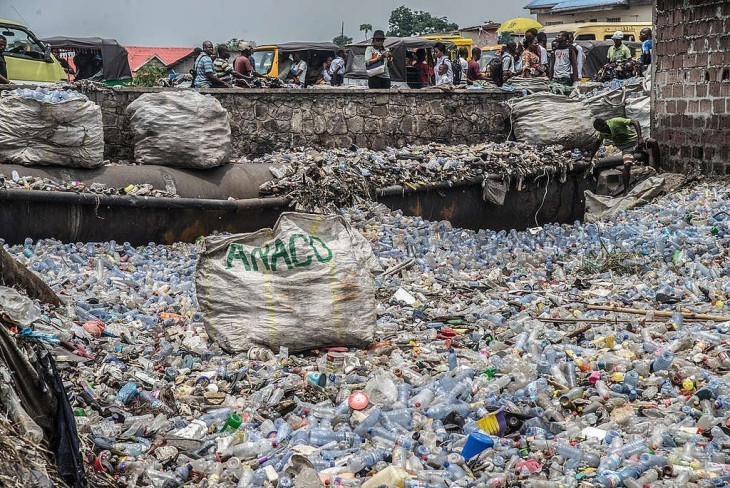 Kinshasa : Face à 10.000 tonnes de déchets solides par jour, l’exécutif mise sur le recyclage