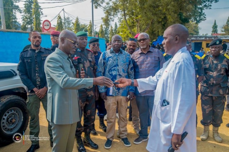 En séjour dans le Maniema, le ministre Guy Kabombo a visité l'hôpital militaire de garnison de Kindu