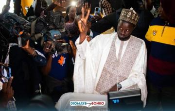 Sénégal : Proche d'Ousmane Sonko, l’opposant Bassirou Diomaye Faye élu président de la République