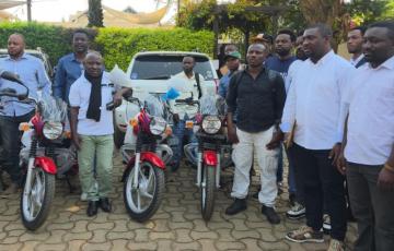Beni : des motos remises à 4 structures juvéniles par le député Munyomo