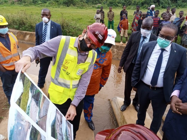 Sud-Kivu : Le Gouverneur Théo KASI a visité l'usine de captage et de traitement d'eau de Murhundu