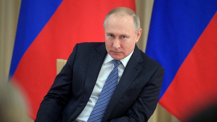 Vladimir Poutine annonce un vaccin contre le Coronavirus, des experts doutent