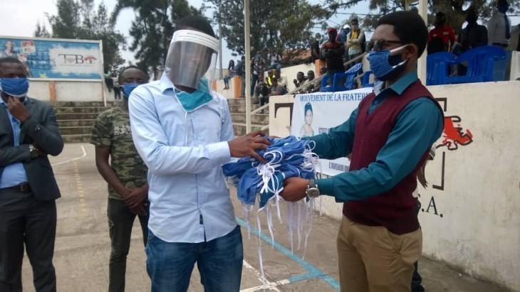 Goma: Le Mouvement de Fraternité du Nord-Kivu a remis des masques de protection à quelques étudiants