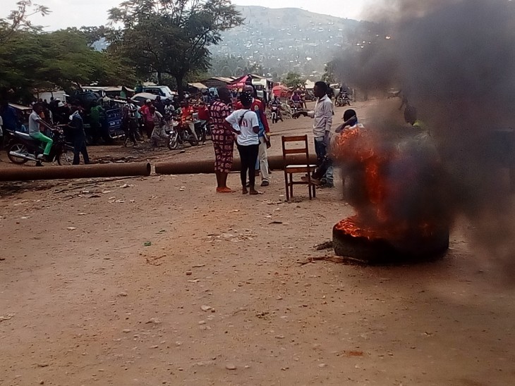 Flash-BENI : La RN4 baricadée à partir de Kasindi par des militants des mouvements citoyens