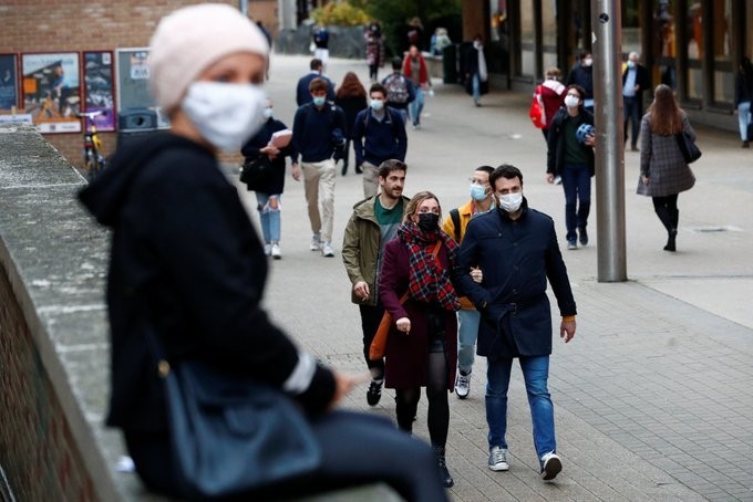 En France, face à une deuxième vague du Coronavirus, le gouvernement prend de nouvelles mesures