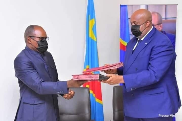 RDC : Signature de l’arrêt portant bancarisation des operations foncieres et Immobilières