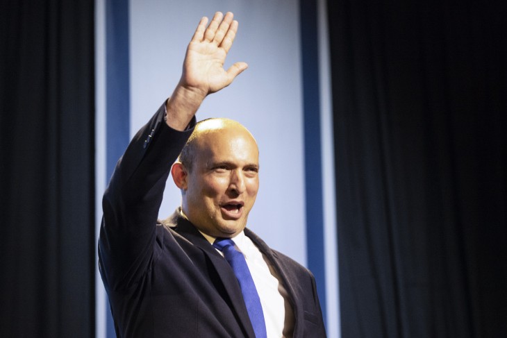Israël : Naftali Bennett devient le nouveau Premier ministre et succède à Benyamin Netanyahu écarté