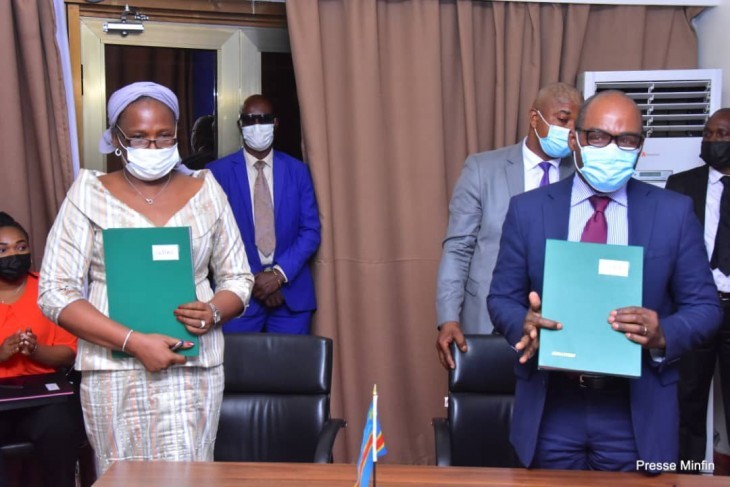RDC : Le Ministre des Finances signe des contrats de performance avec les DG des régies financières