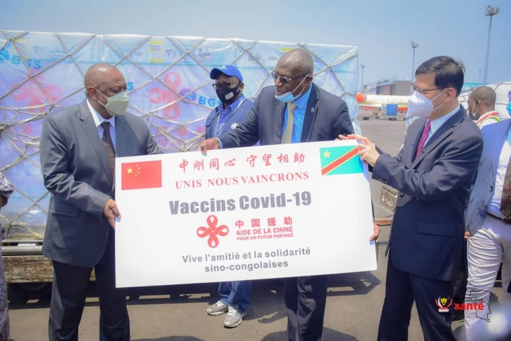 Coronavirus : La RDC a réceptionné un lot de 400 000 doses du vaccin Sinovac, don de la chine