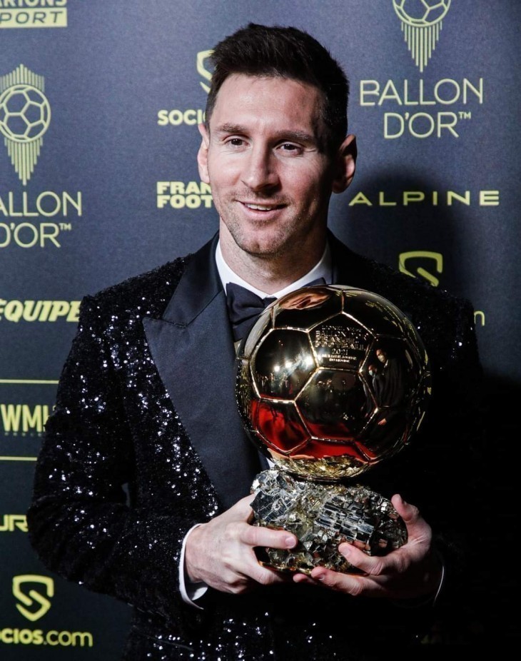 Football : Léo MESSI gagne le ballon d'or 2021