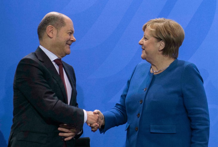Allemagne : Le social-démocrate Olaf Scholz succède officiellement à Angela Merkel