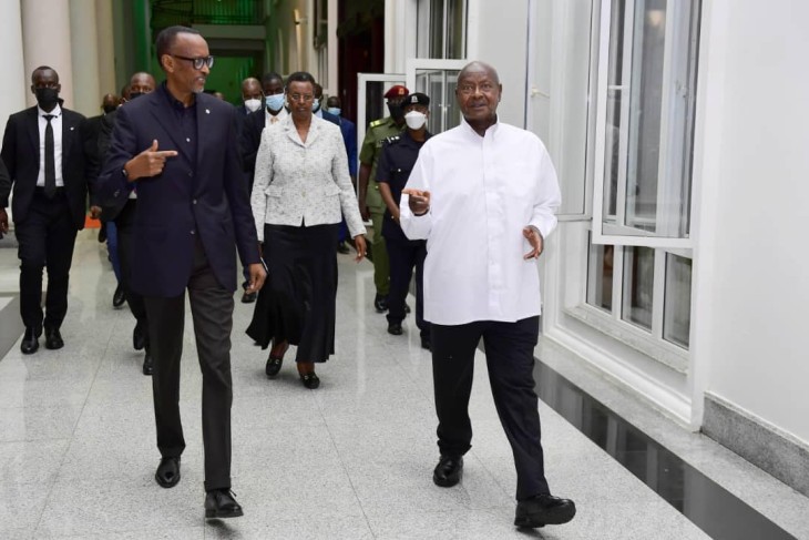 4 ans après, Paul Kagame en visite en Ouganda pour un banquet d'État organisé par Yoweri Museveni