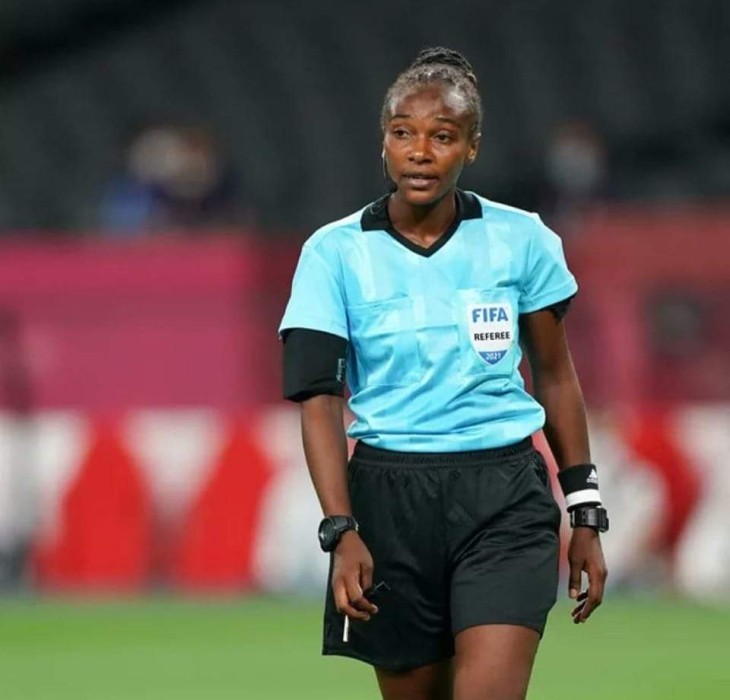 Football : La Rwandaise Salima Mukansanga parmi les 6 femmes qui arbitreront à la Coupe du Monde