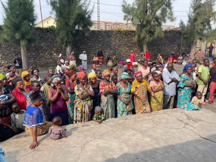 Nord-Kivu : Avec ses amis, Serge Farini assiste une centaine de déplacés de guerre à Sake