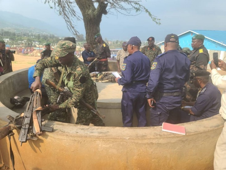 L'Ouganda remet à la RDC ses 97 policiers ayant fui la progression du M23 en territoire de Rutshuru