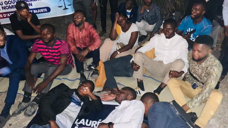 RDC : «La République a décidé de nous humilier», les lauréats magistrats en sit-in à Kinshasa