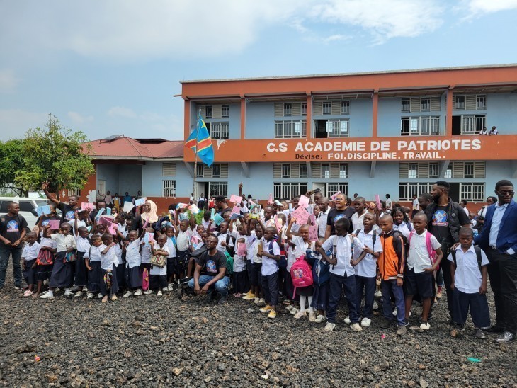 Nord-Kivu: A Rusayo, des écoliers vulnérables assistés avec des fournitures scolaires par Hypernikao