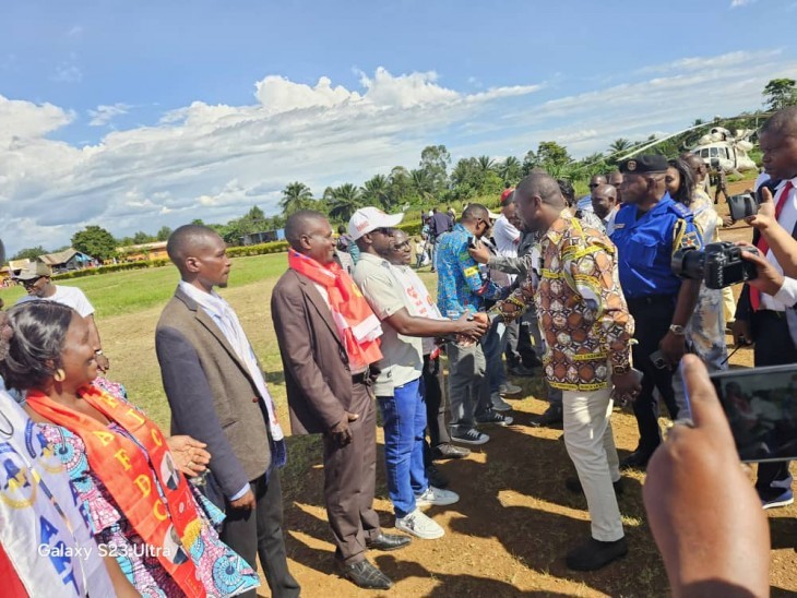 Le député national Patrick Munyomo accueilli à l'aéroport de Mavivi à Beni par des officels de la province et quelques cadres de l'AFDC