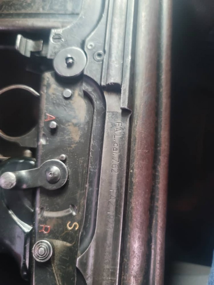 Découverte d’une arme dans un véhicule à Kasindi à Beni : Le faux du fond ou le fond du faux